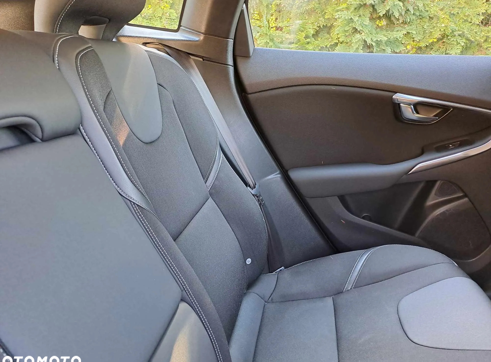 Volvo V40 cena 32000 przebieg: 176000, rok produkcji 2013 z Kępno małe 154